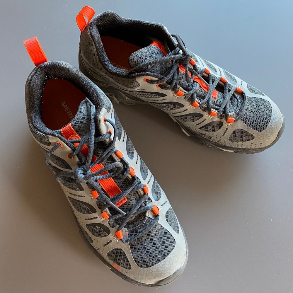 Almost NEW Merrell Trail Running Size 11 shoes
